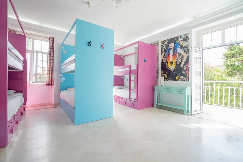 Blue Boutique Hostel & Suites Ештуріл Екстер'єр фото