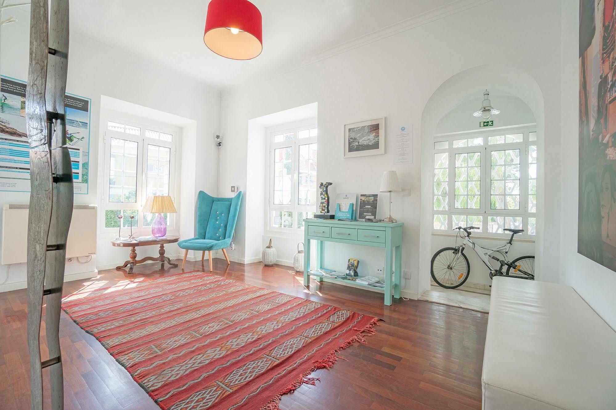 Blue Boutique Hostel & Suites Ештуріл Екстер'єр фото
