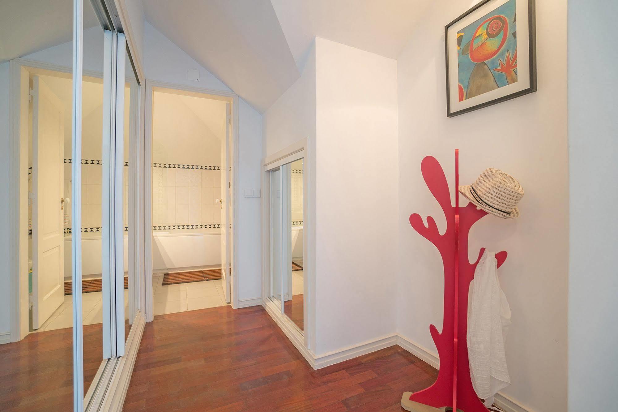 Blue Boutique Hostel & Suites Ештуріл Екстер'єр фото
