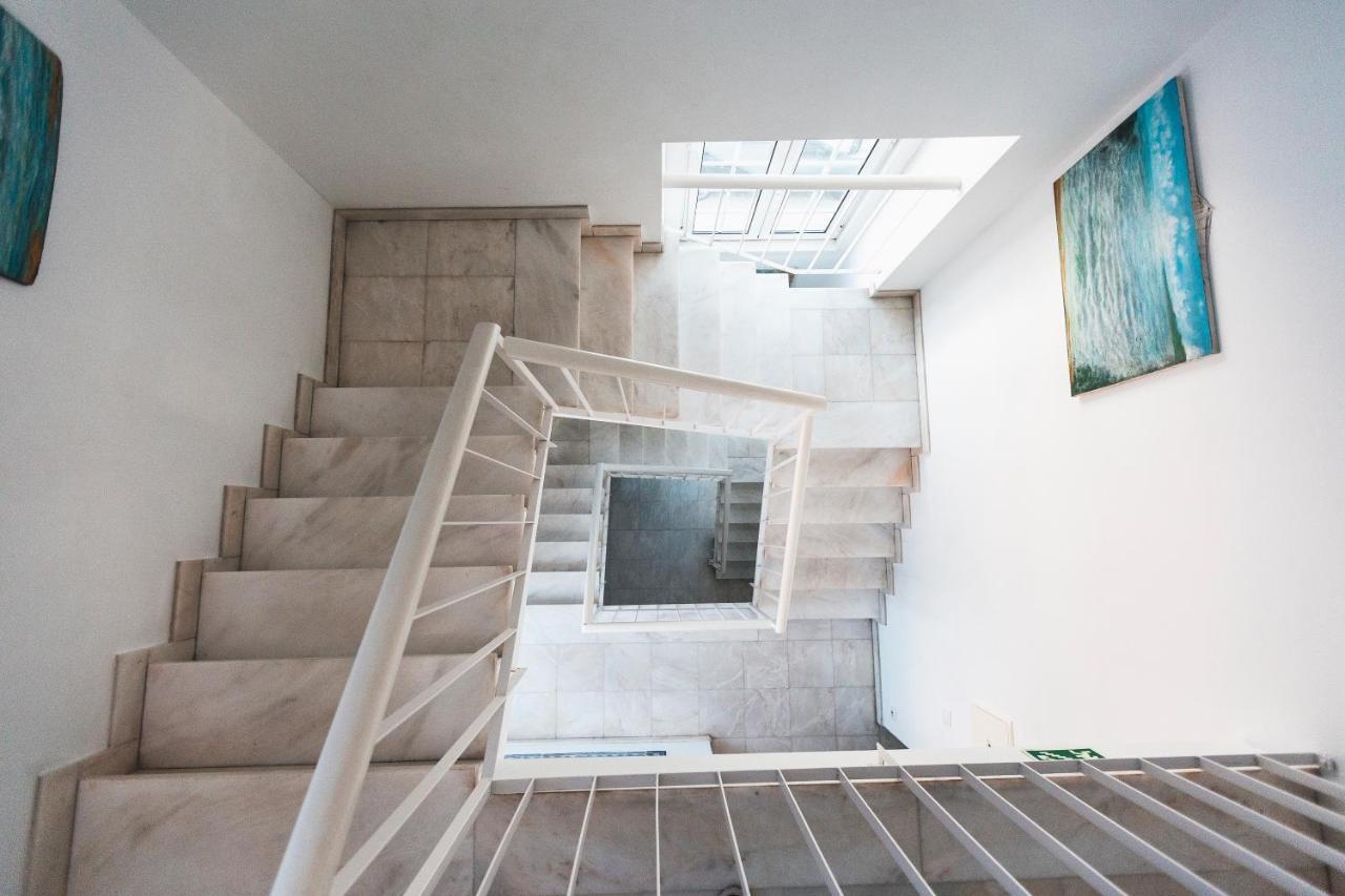 Blue Boutique Hostel & Suites Ештуріл Екстер'єр фото