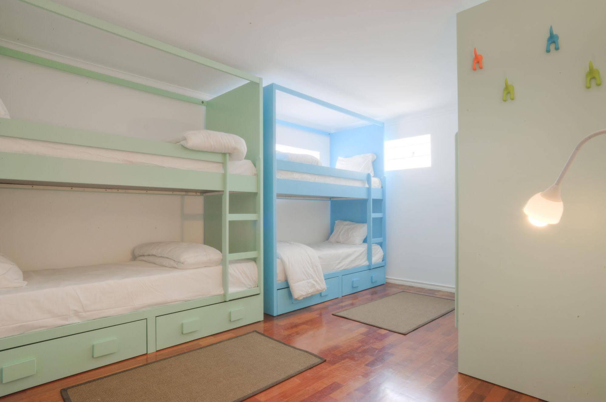 Blue Boutique Hostel & Suites Ештуріл Екстер'єр фото